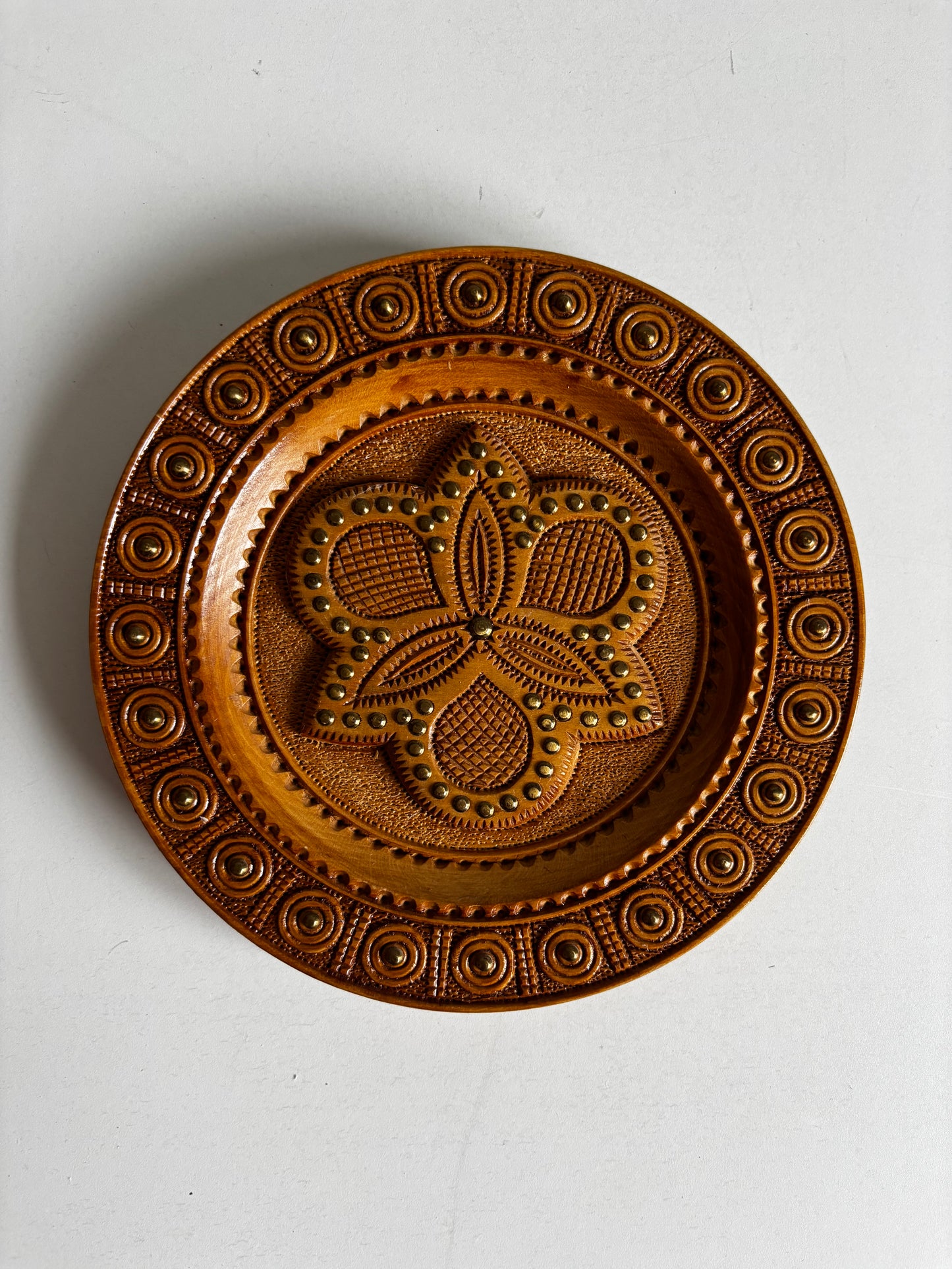 Vintage Wooden Decorative Plate (19 cm)