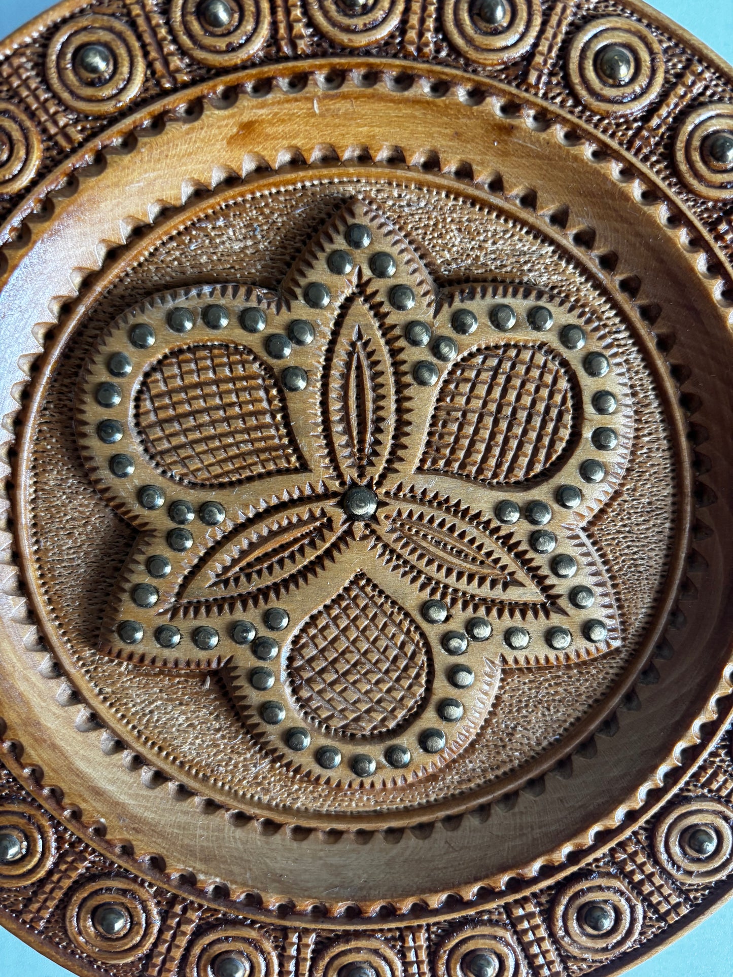 Vintage Wooden Decorative Plate (19 cm)