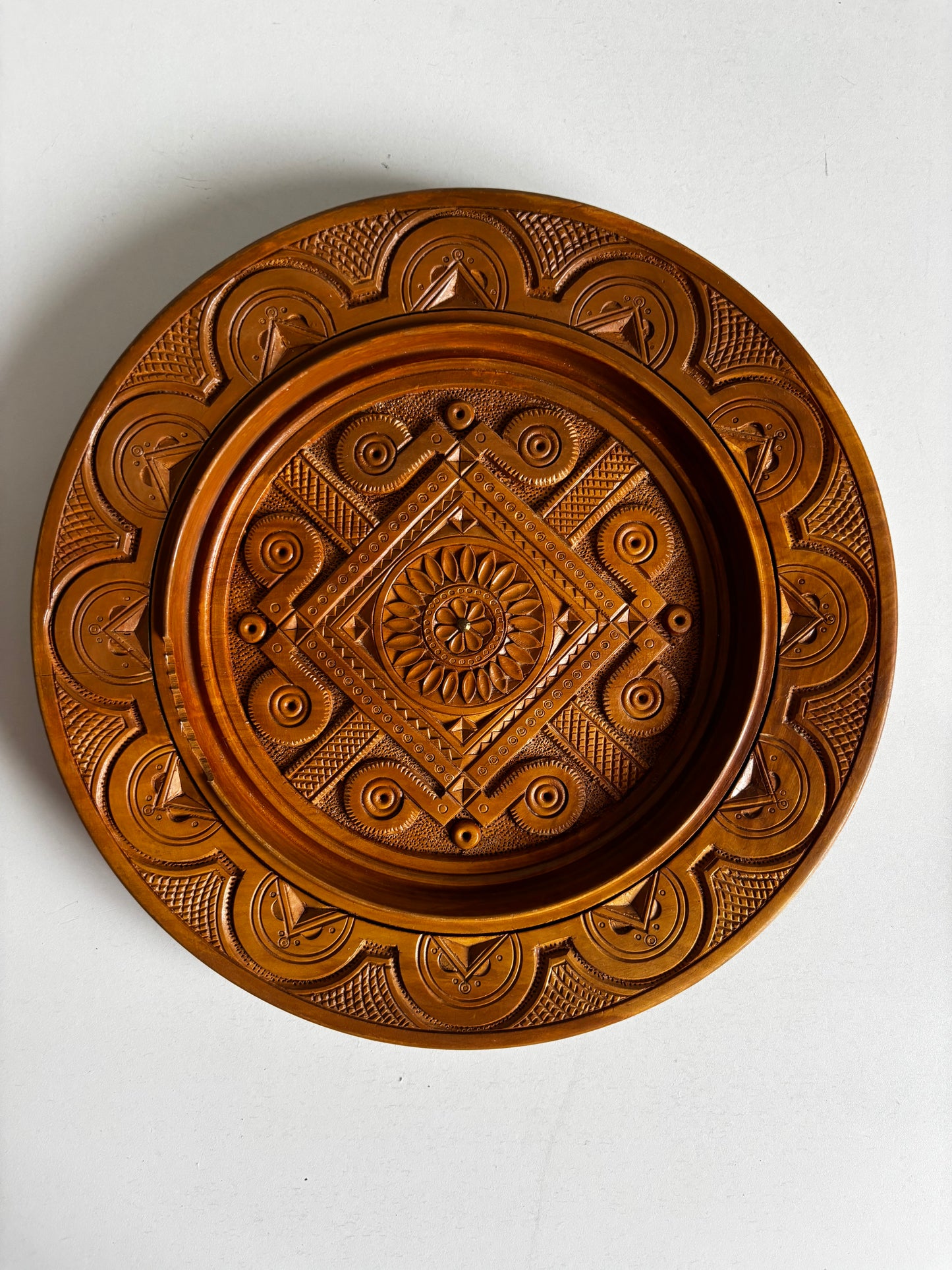 Vintage Wooden Decorative Plate (24 cm)