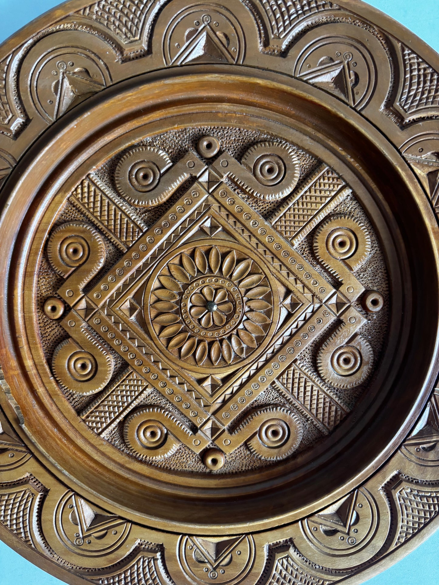 Vintage Wooden Decorative Plate (24 cm)